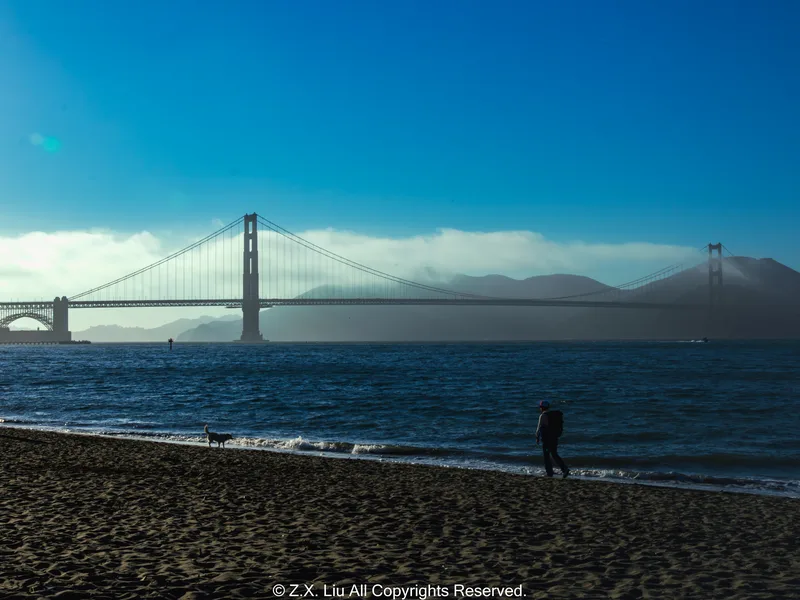 walking man with golden gate bridge